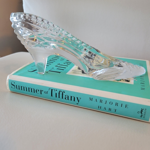 Summer at Tiffany Book ~  1940s True Story New York City ~ Fun Read Cute Display - Picture 6 of 16